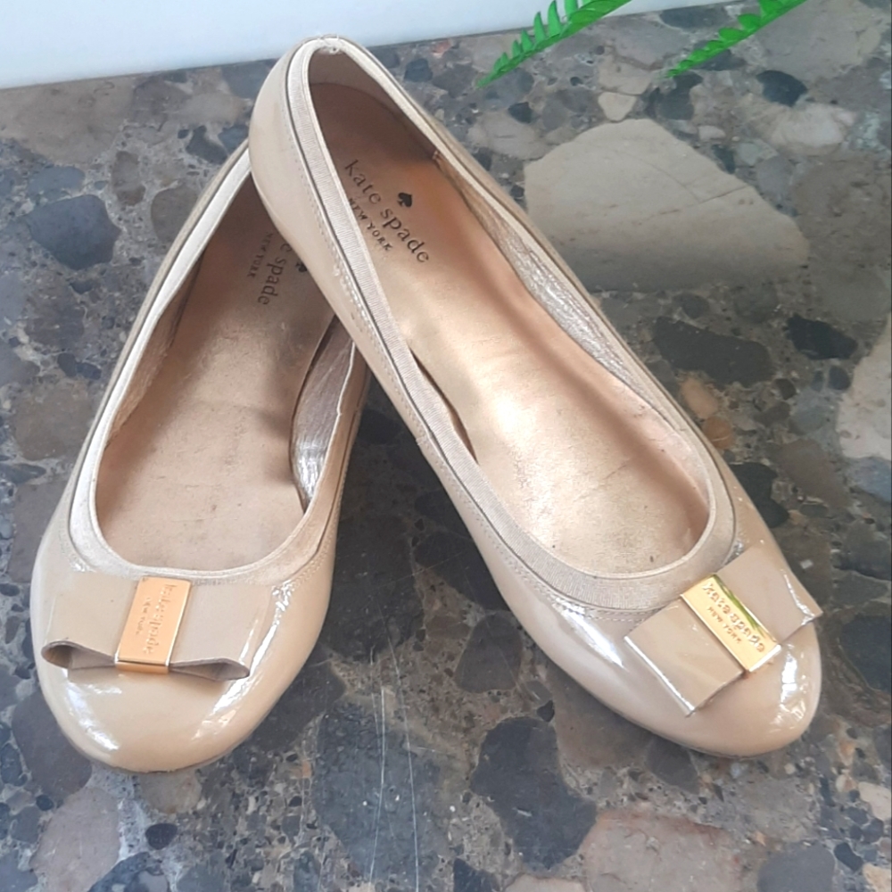 KATE SPADE ♠️"TOCK" Camel patent leather Bow Flats SIZE 10M